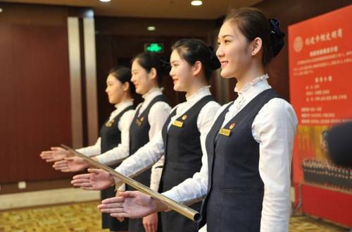 微笑點(diǎn)亮盛會(huì) 巾幗盡展風(fēng)華——記北京國(guó)際會(huì)議中心接待服務(wù)組的姑娘們